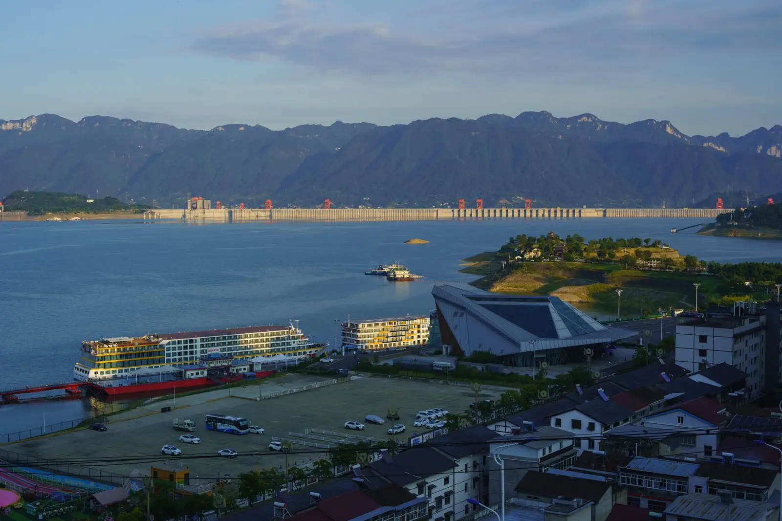 重庆三峡游轮旅游线路全解析：从登船码头到沿途景点行程安排指南正文配图 1